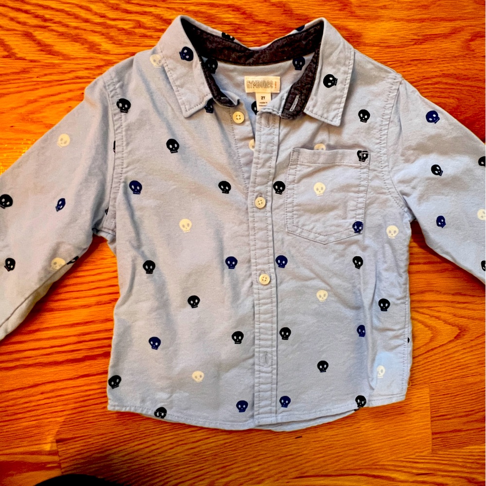 Gymboree 2T long sleeve button down with skulls